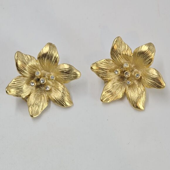 Vintage Norma Jean Flower Earrings Matte Gold Tone 1980s Clip On Haute Couture - Picture 1 of 6